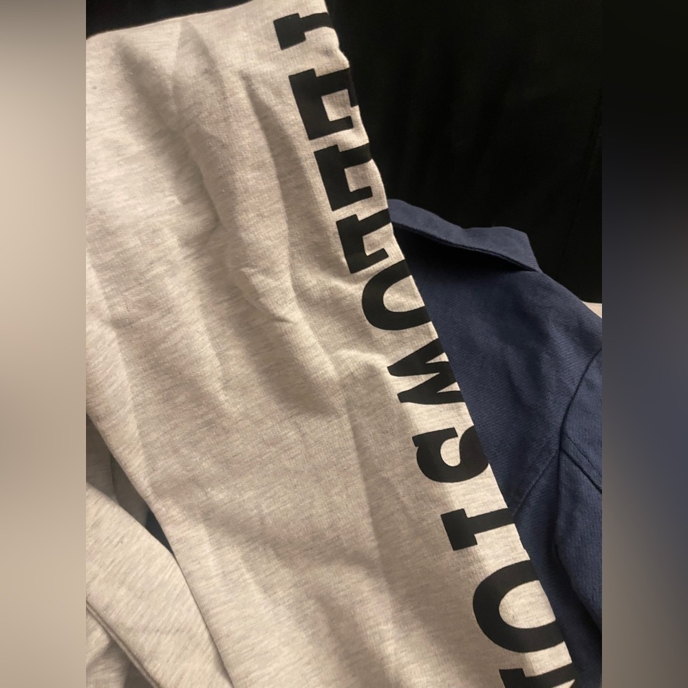 Yellowstone Paramount Quarter Zip Grey Sweatshirt Size Large NWT - Picture 9 of 9